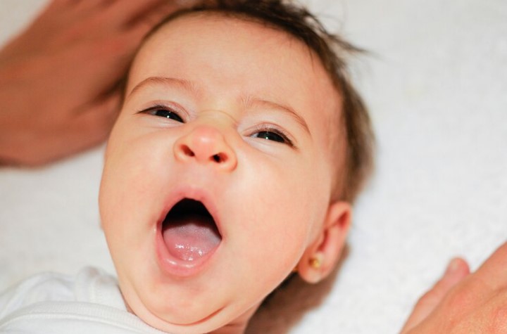 Bagaimana Cara Menghilangkan Cegukan pada Bayi? Serta, Apa Saja Penyebabnya?