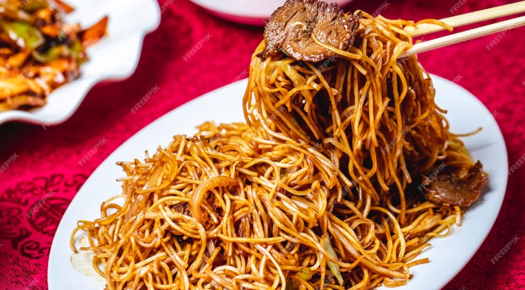 Berapa Kalori Yang Terkandung Dalam Seporsi Mie Goreng?